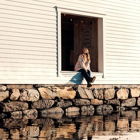 Exclusive Fjord Getaway With Sauna Leirgulen