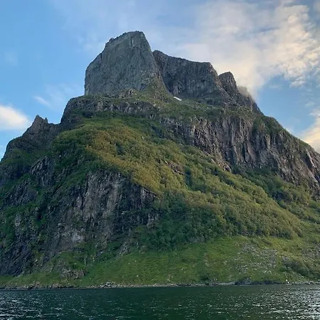 Exclusive Fjord Getaway With Sauna Leirgulen