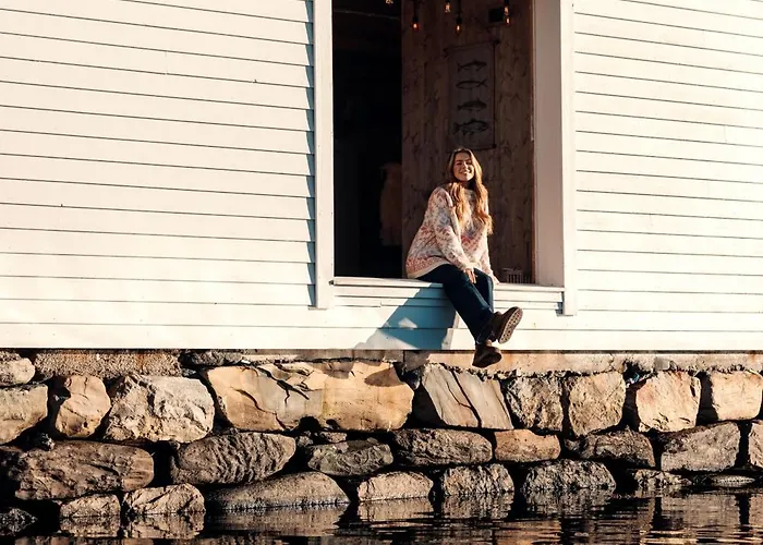 Exclusive Fjord Getaway With Sauna Leirgulen