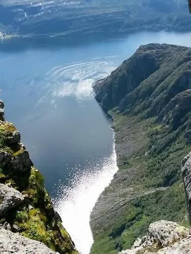 Exclusive Fjord Getaway With Sauna Leirgulen