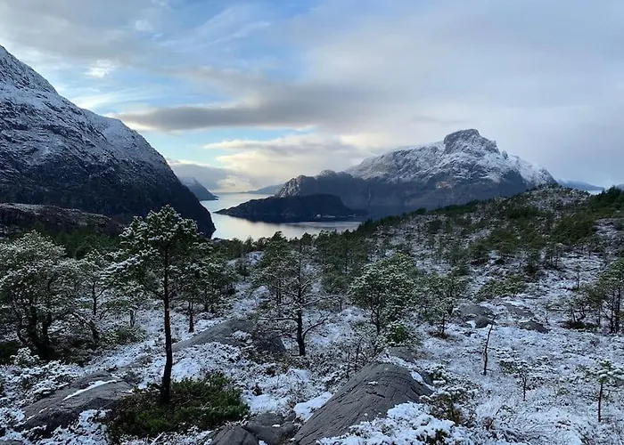 Exclusive Fjord Getaway With Sauna Leirgulen