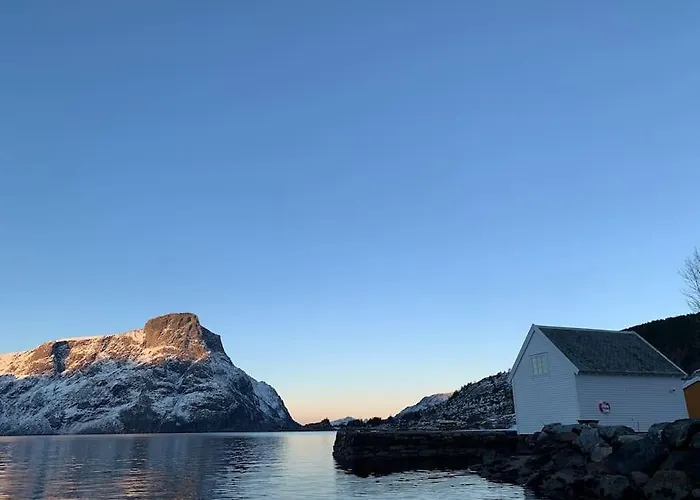 Exclusive Fjord Getaway With Sauna 度假居 *
