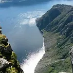 Exclusive Fjord Getaway With Sauna Leirgulen