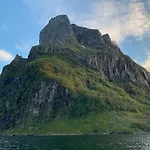 Exclusive Fjord Getaway With Sauna Leirgulen