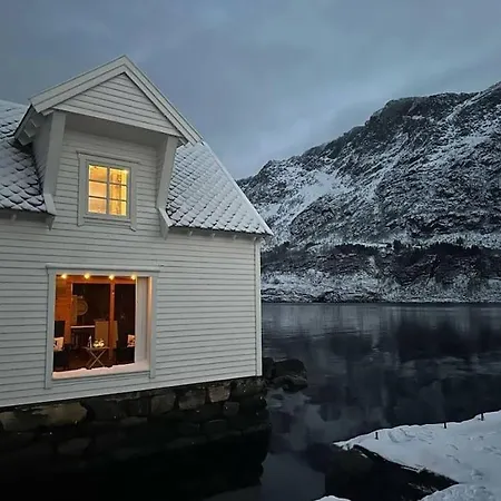 Feriehus Exclusive Fjord Getaway With Sauna Leirgulen
