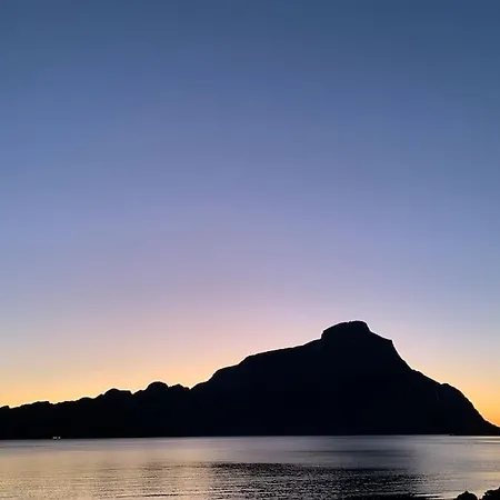 Exclusive Fjord Getaway With Sauna Feriehus