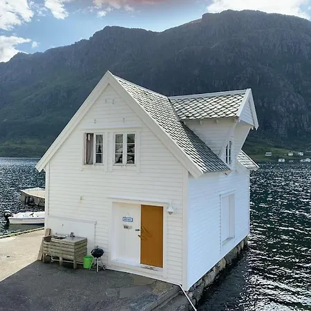 Feriehus Exclusive Fjord Getaway With Sauna Leirgulen