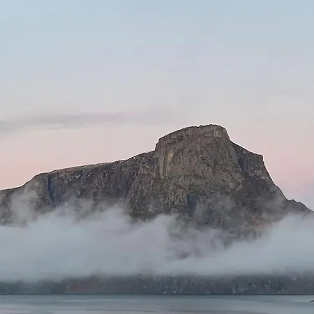Exclusive Fjord Getaway With Sauna Feriehus