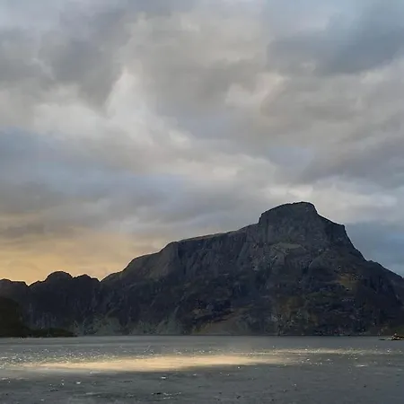 Feriehus Exclusive Fjord Getaway With Sauna Leirgulen