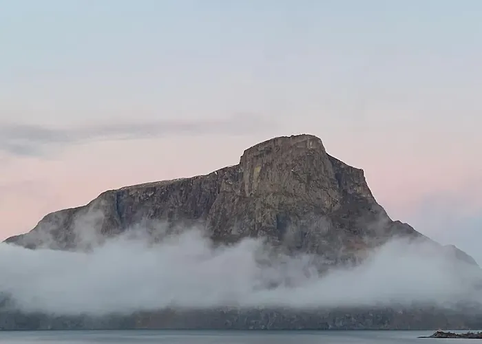Exclusive Fjord Getaway With Sauna Feriehus