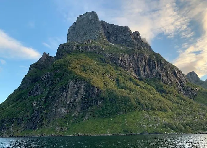 Exclusive Fjord Getaway With Sauna Leirgulen